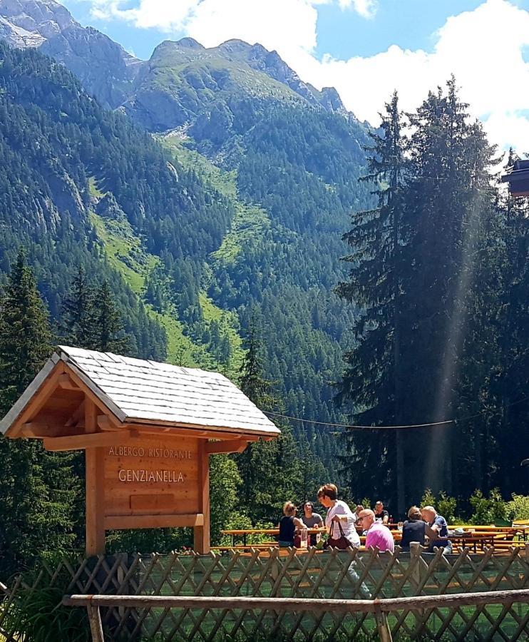 Hotel Ristorante Genzianella Madonna di Campiglio Exterior photo